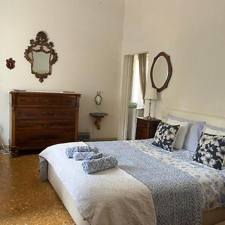 A Casa Del Console Apartment Мондело Екстериор снимка