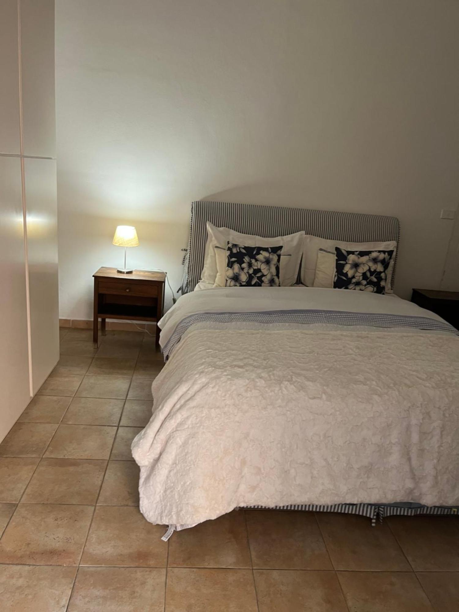 A Casa Del Console Apartment Мондело Екстериор снимка